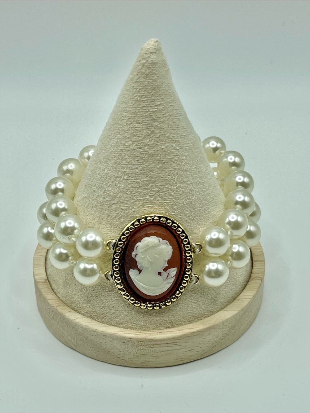 Classic Faux Pearl Cameo Bracelet - Ivory Faux Pearls with Gold Cameo